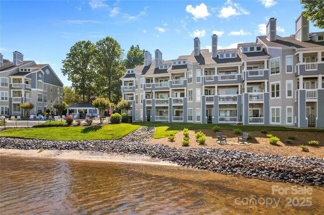 Building Photo - 928 Southwest Dr