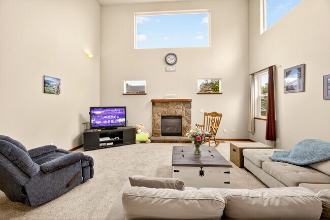 Building Photo - 1719 Lithia Way