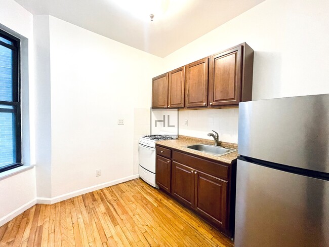 Building Photo - Amazing 3 Bed | East 6th Street, East Village