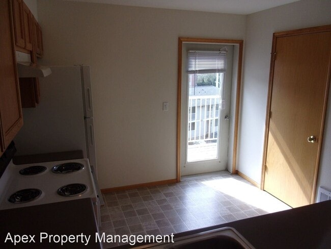 Building Photo - 2 br, 1.5 bath Apartment - 250 32ND STREET