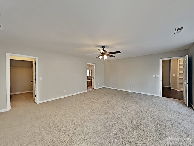 Building Photo - 2408 Ravine Dr