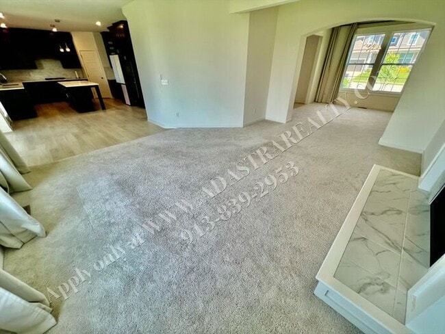 Building Photo - Beautiful 4 Bed 3.5 Bath Home in Olathe-Av...
