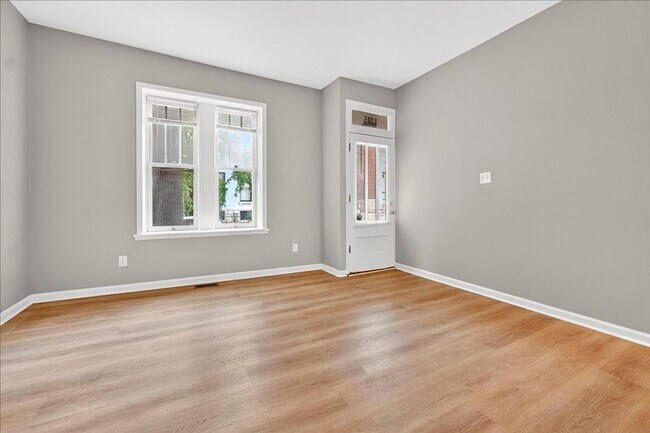 Building Photo - Lafayette Livin'