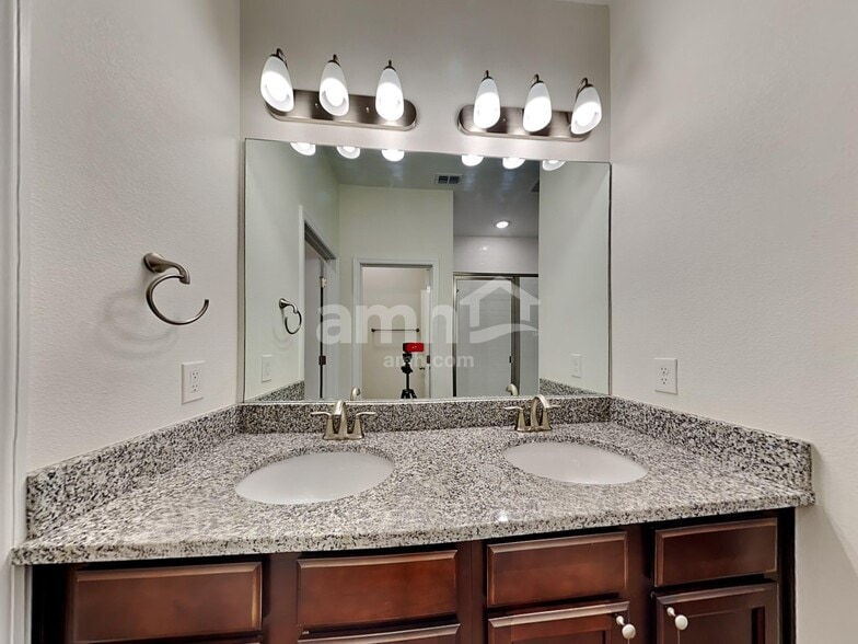 Building Photo - 2463 Ixora Ct