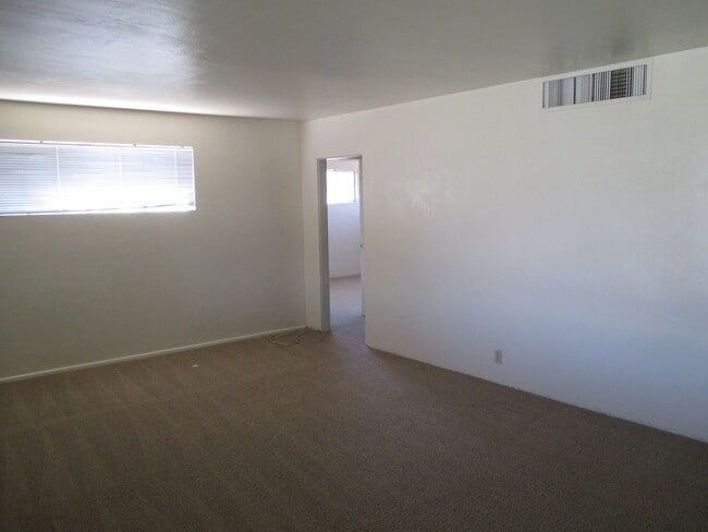 Building Photo - Tempe 3 Bed | 1.5 Bath *Landscaping Included* Close to ASU, Park, Restaurants