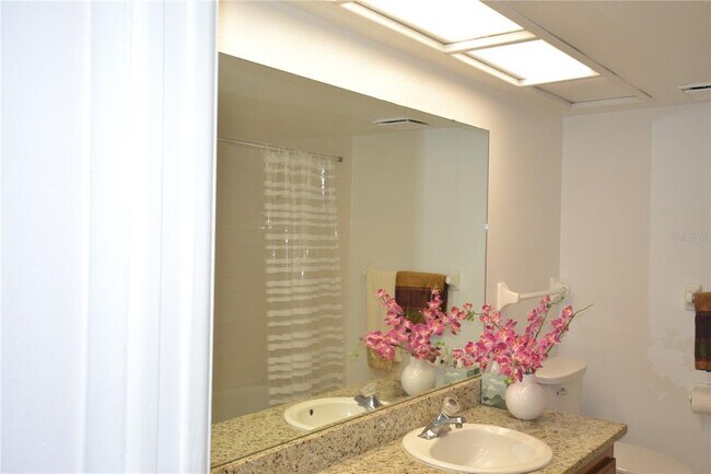 Building Photo - 209 Woodlake Wynde