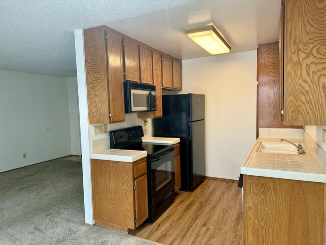 Building Photo - 5655 Riley St