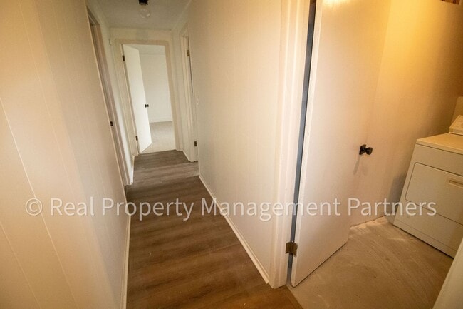 Building Photo - Fully Renovated 5 Bed, 2 Bath Home Near Breton Village