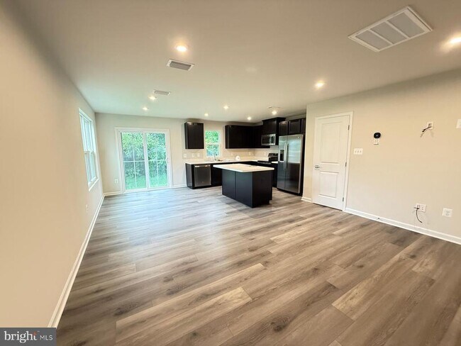 Building Photo - 613 Laurelwood Dr