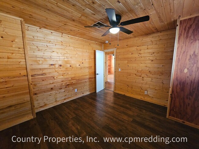 Building Photo - Country Living with 4 Bedrooms plus an Office!