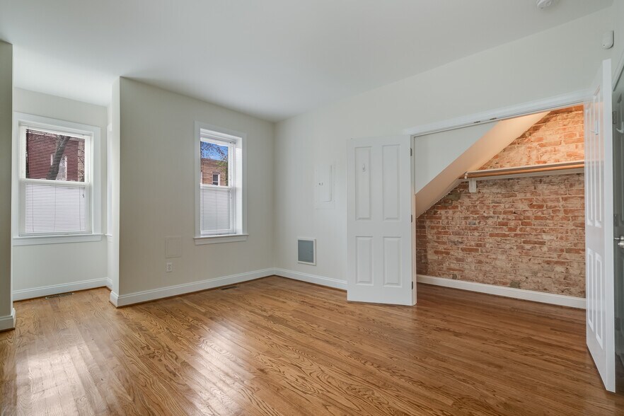 Building Photo - 440 Warner St NW