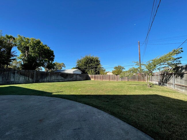 Building Photo - Centrally Located, Nicely Updated Throughout, Large Backyard, Attached Garage