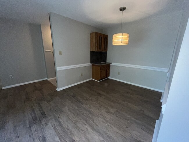 Building Photo - 1212 Schaub Dr