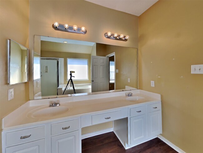 Building Photo - 149 Bristol Bend Ln