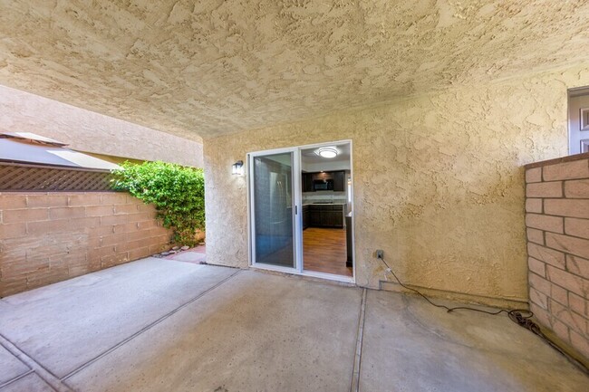 Building Photo - 39945 Santa Fe Way