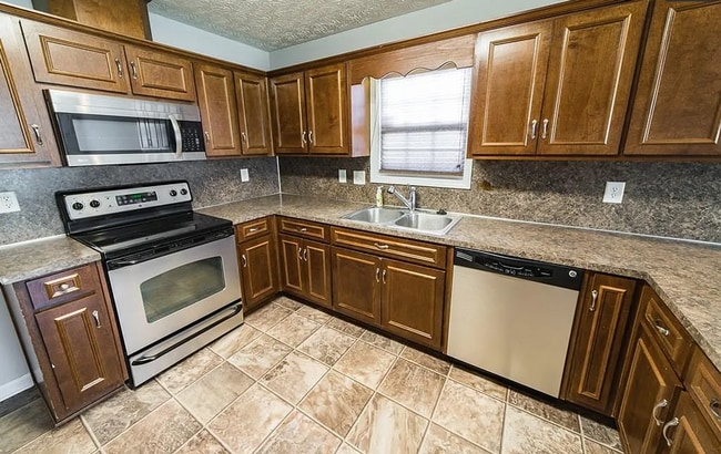 Building Photo - 8018 Silverado Dr