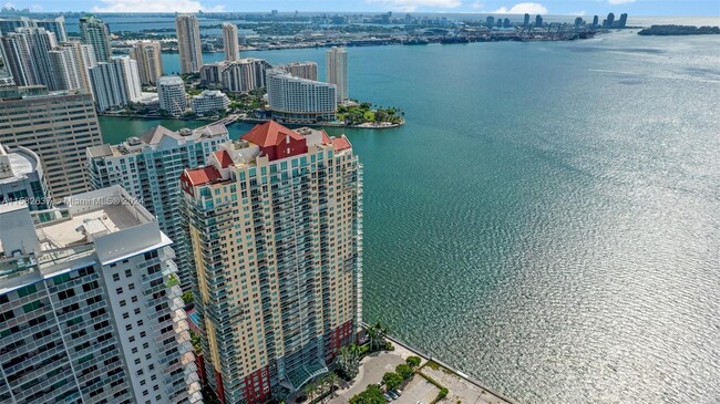 Building Photo - 1155 Brickell Bay Dr