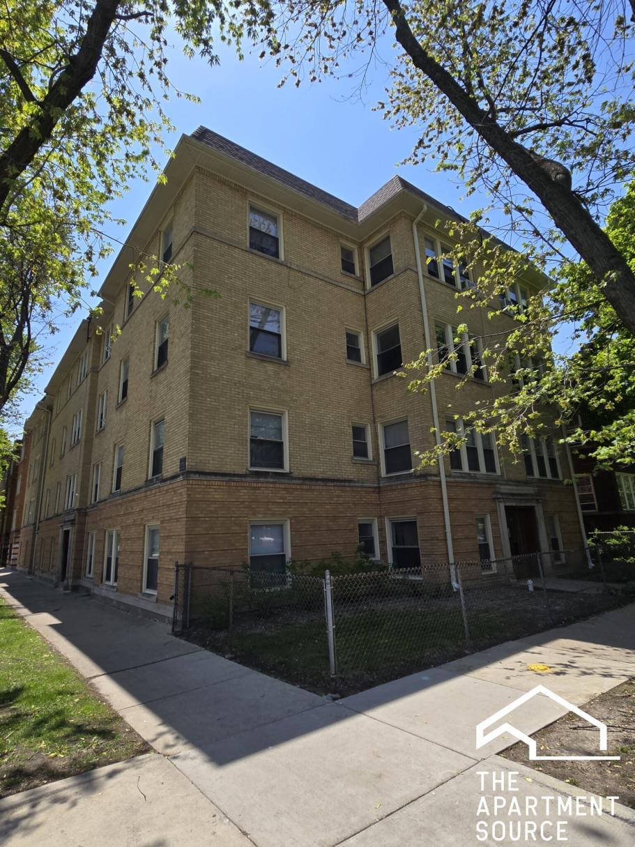 Building Photo - 4318 N Spaulding Ave
