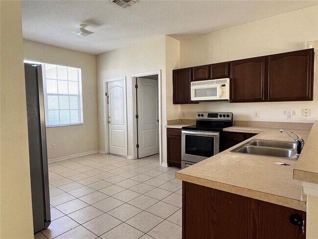 Building Photo - 209 Round Man St