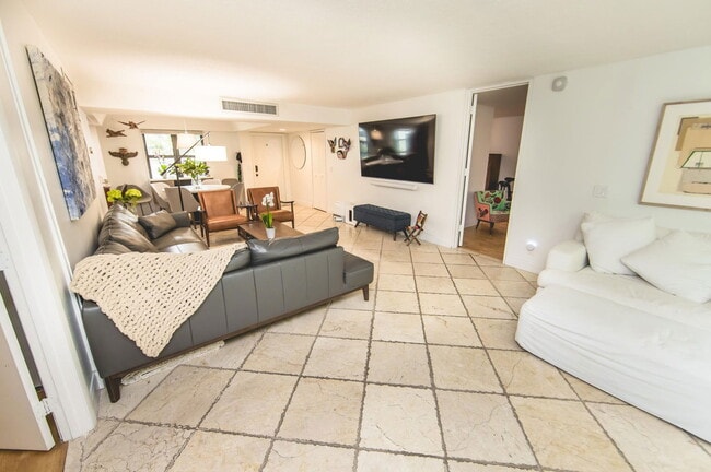 Building Photo - 501 SW 11th Pl