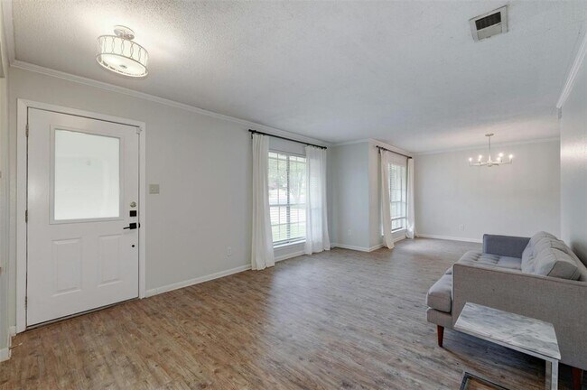 Building Photo - 8001 Ceberry Dr