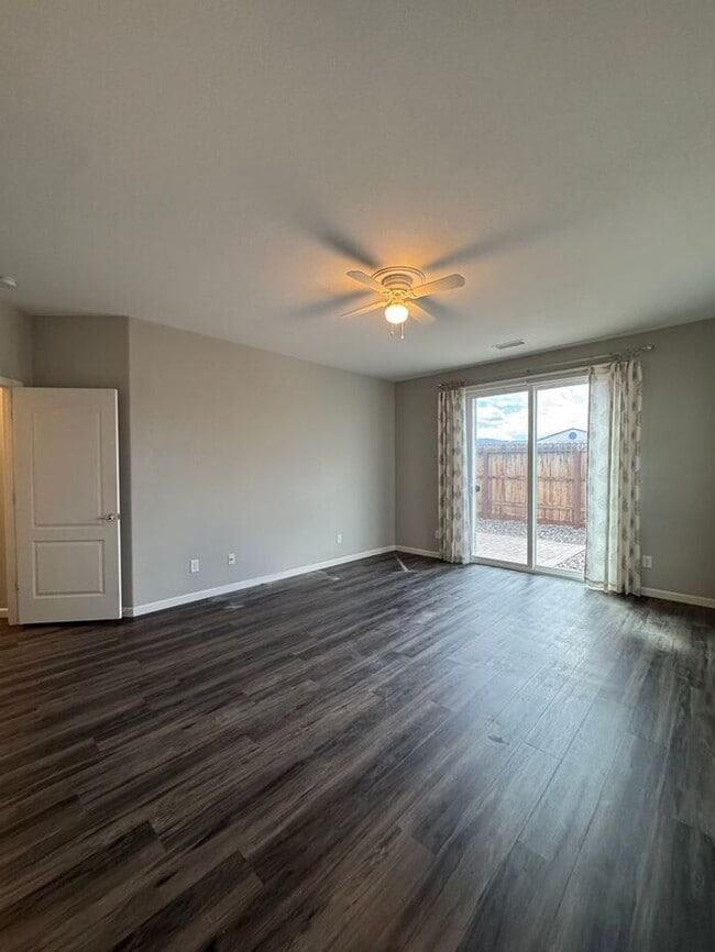 Building Photo - Spacious 4-Bedroom Dayton Home with Split-Bedroom Layout & Modern Finishes