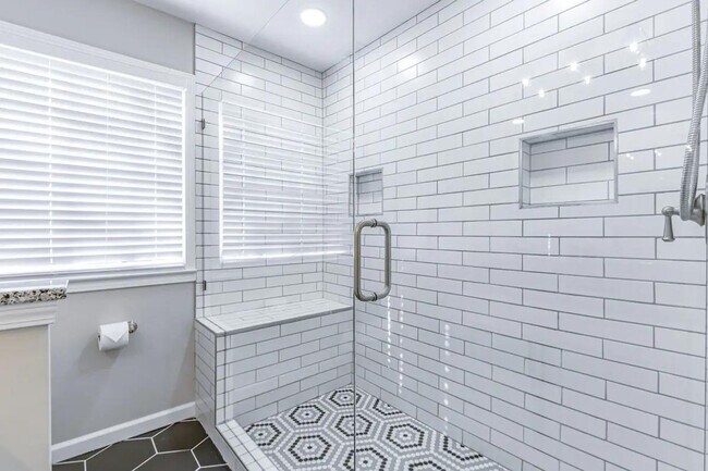 Building Photo - 535 Douthit Ferry Rd