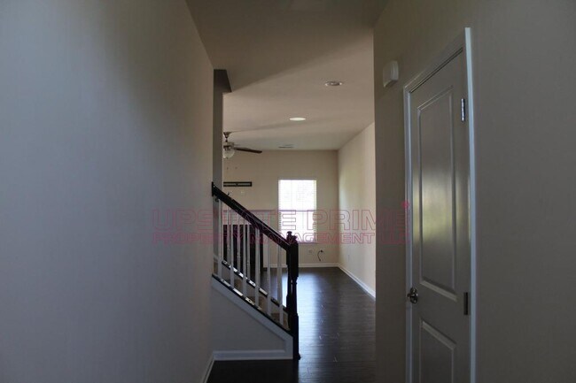 Building Photo - 204 Alderside Pl