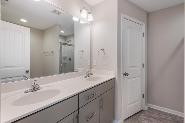 Building Photo - 426 Irving Way