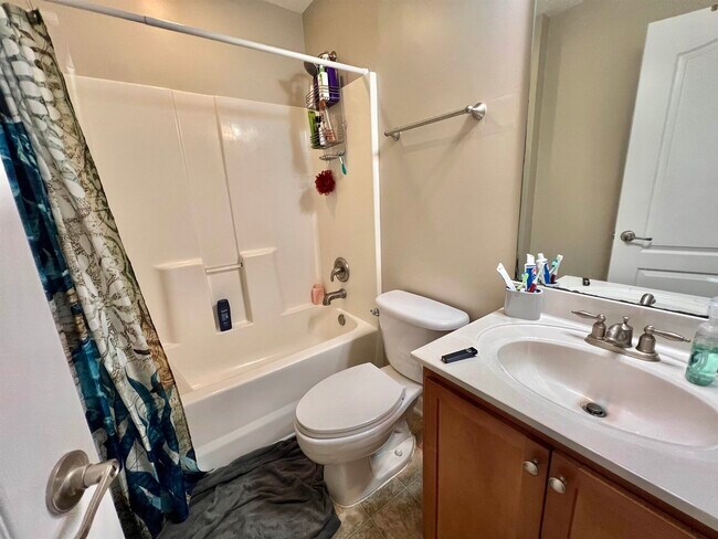 Building Photo - 1062 Fairway Ln