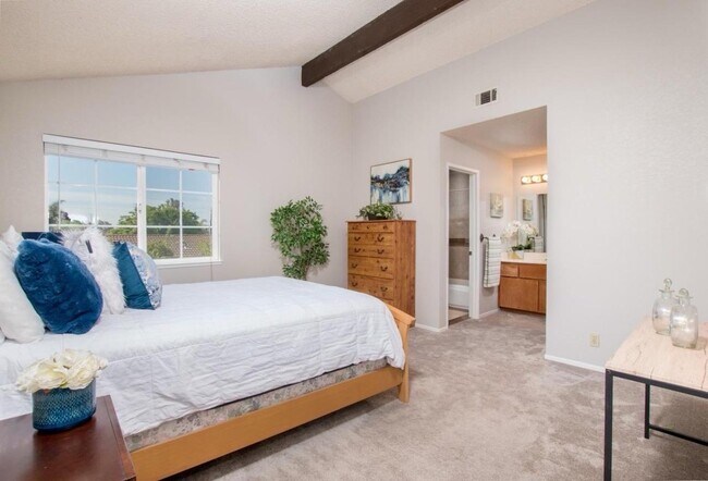 Building Photo - 1826 Home Gate Dr