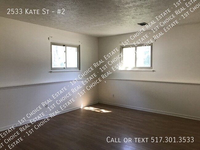 Building Photo - 2 Bdr 1 Bth Duplex - Water/Sewer Included ...