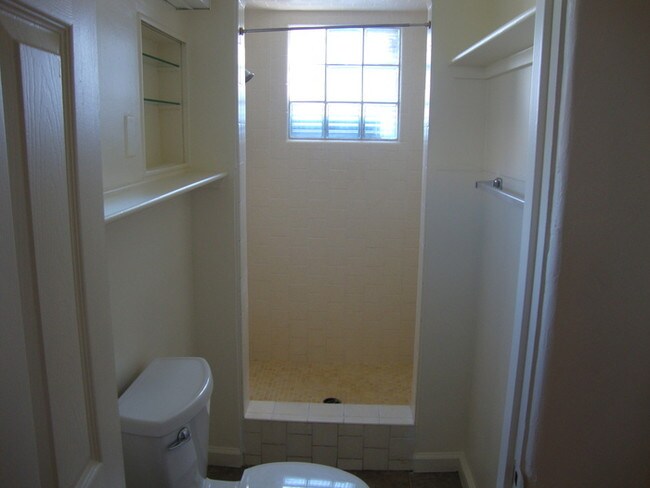 Building Photo - Studio apartment in North Salinas