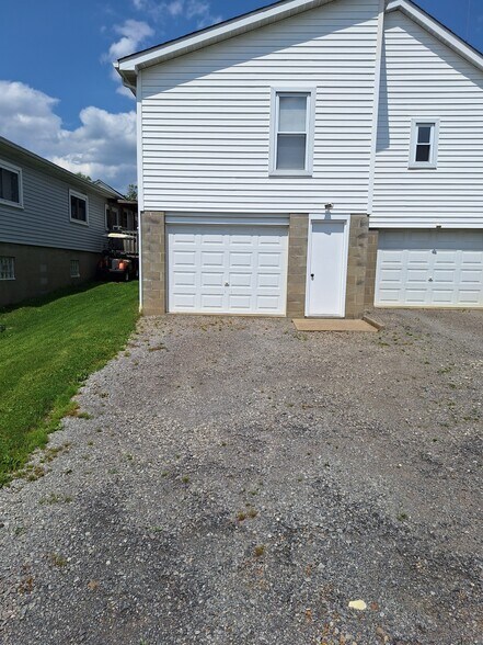 Garage & Parking - 220 Central Ave