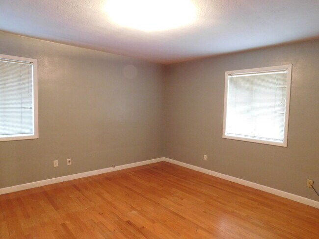 Building Photo - 4Bd/1.5Ba Two Story Home - Available soon!