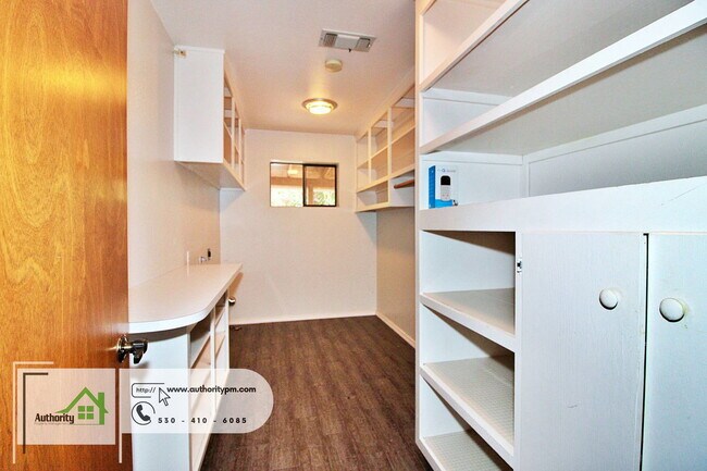Building Photo - 3345 Golden Heights Dr