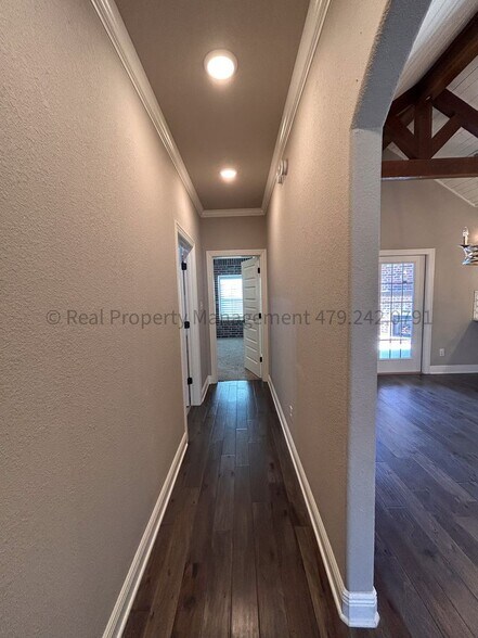 Building Photo - 8606 Gatehouse Way