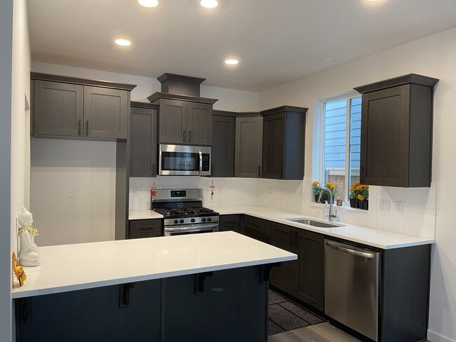 Building Photo - 828 S 24th Ave