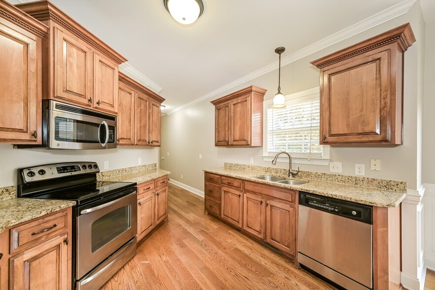 Building Photo - 1067 Windtree Trace