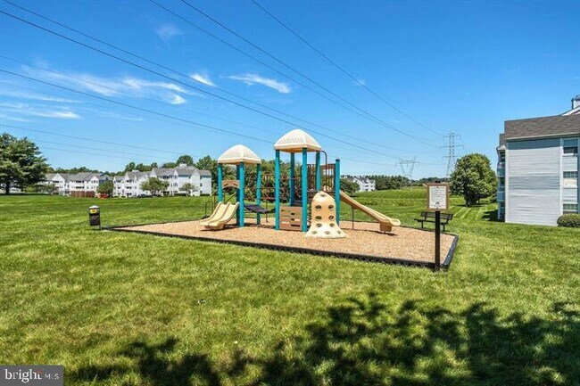 Building Photo - 8381 Montgomery Run Rd