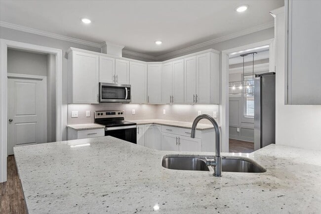 Building Photo - Charming 4 Bed, 3Bath in Clayton, NC