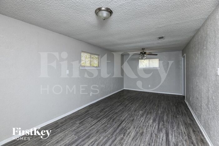 Building Photo - 308 Bluebonnet St