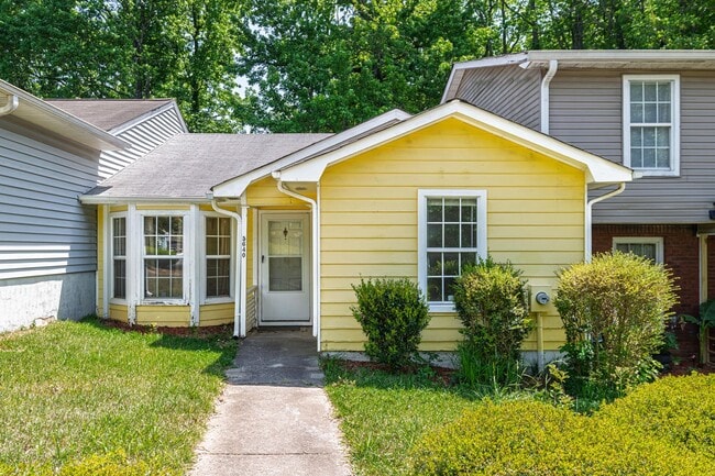 Building Photo - Updated 2BR Townhome Near Clayton State with Fenced Yard