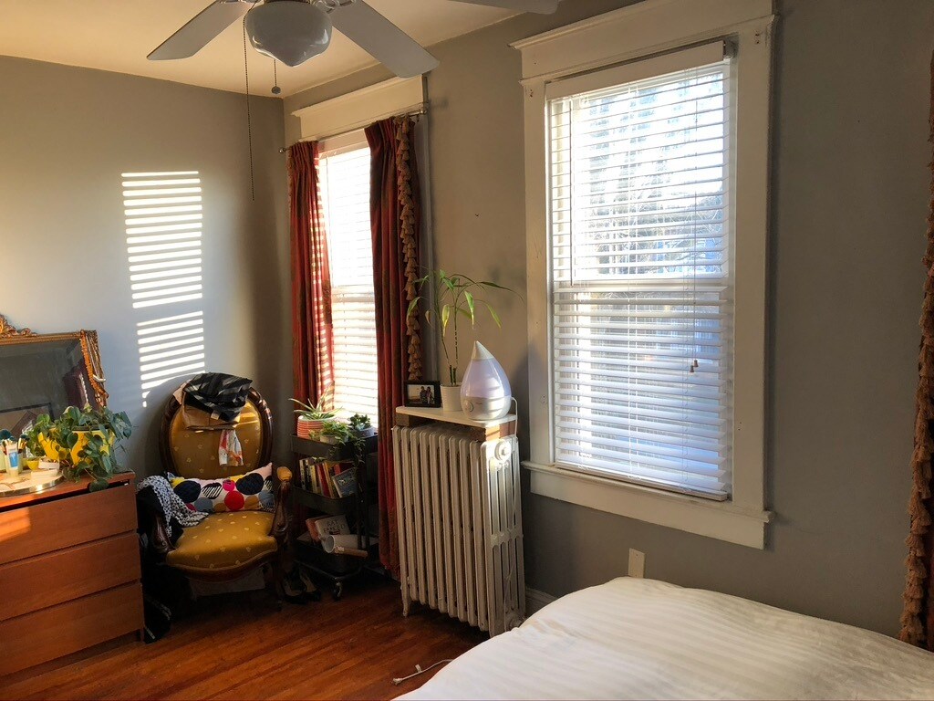 Building Photo - 1122 Owen Place NE