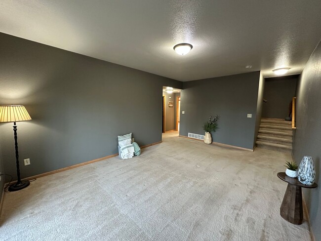 Building Photo - 3 Bed, 2 Bath Condo for Rent in Evansdale, Ia