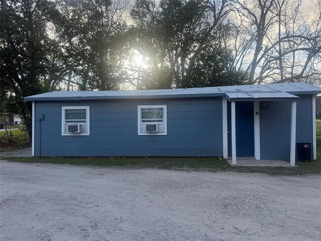 Building Photo - 2113 River Rd