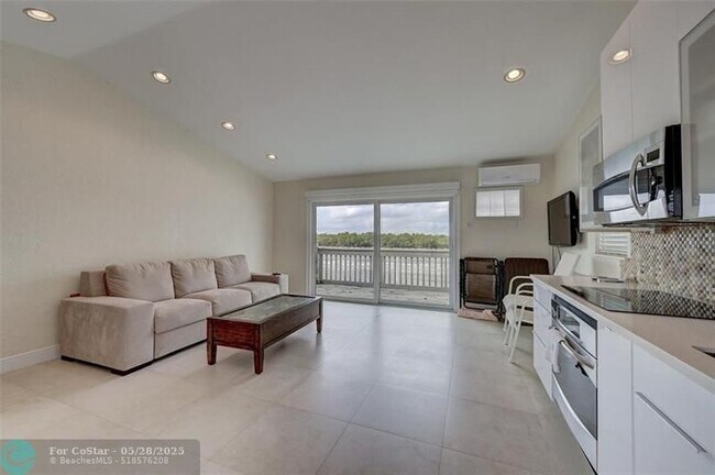 Building Photo - 1800 N Ocean Dr