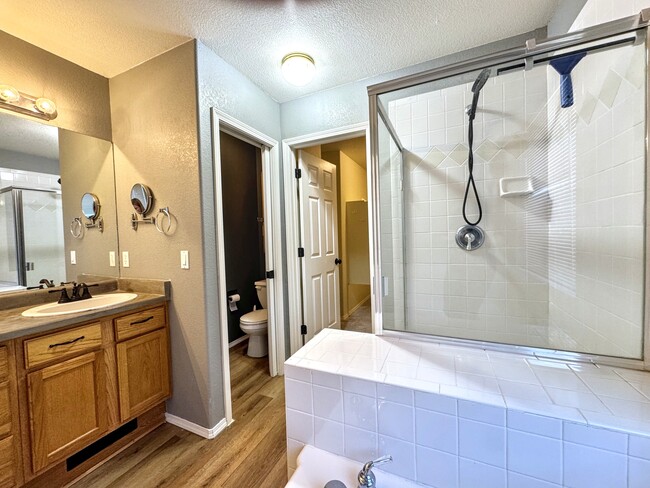 Building Photo - 6674 Chantilly Pl