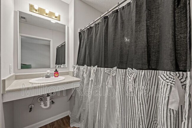 Building Photo - 74 Fantasy Ln