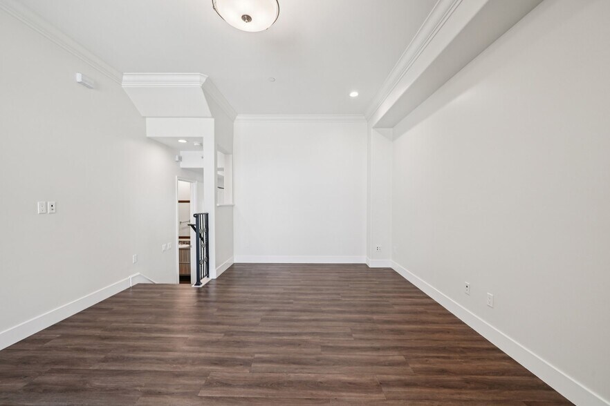 Building Photo - 1406 S Alta Vista Ave
